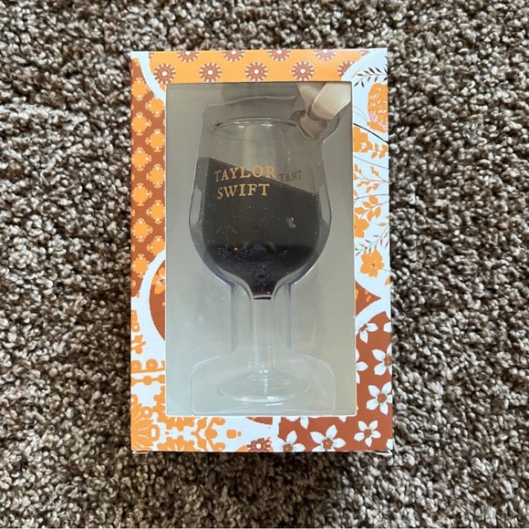 NEW Taylor Swift That Ain’t My Merlot Ornament - Picture 5 of 6